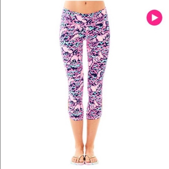 NWT Lilly Pulitzer Pop Up Lobstah Roll crops, S - Picture 2 of 5